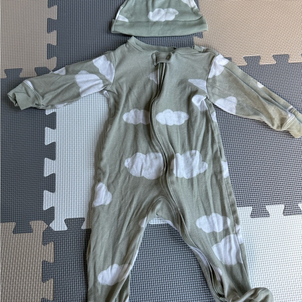 2 piece Carter Pajama Set - Size 9 Months